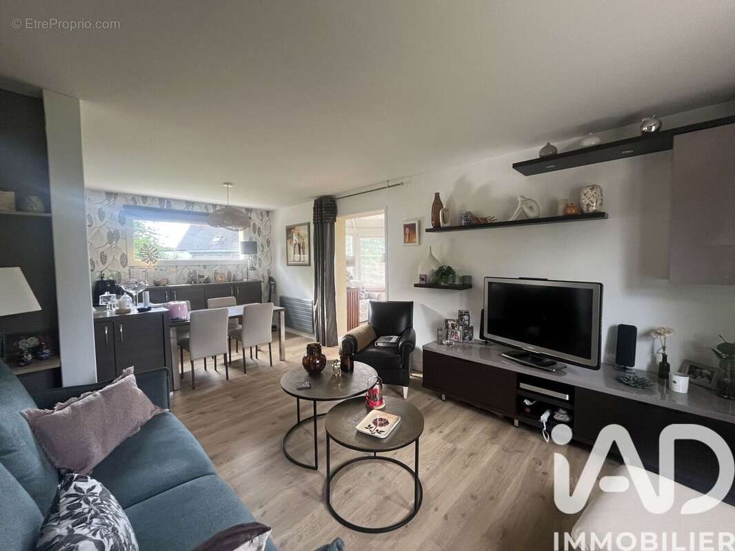 Maison 96 m² à Le Fresne-Camilly  - photo 7