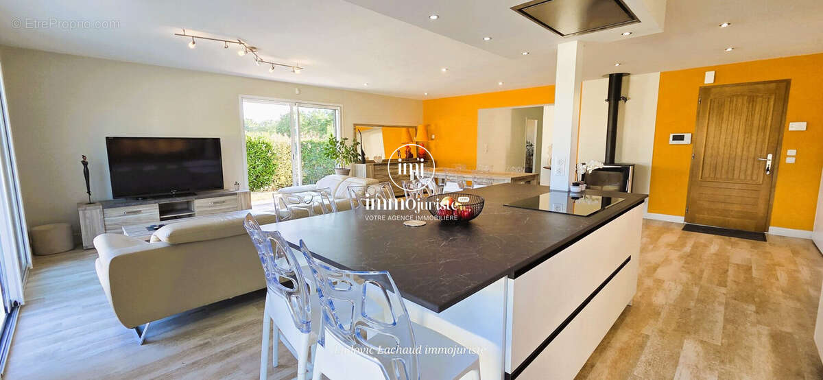 Maison 174 m² à Saint-Just-Le-Martel  - photo 6