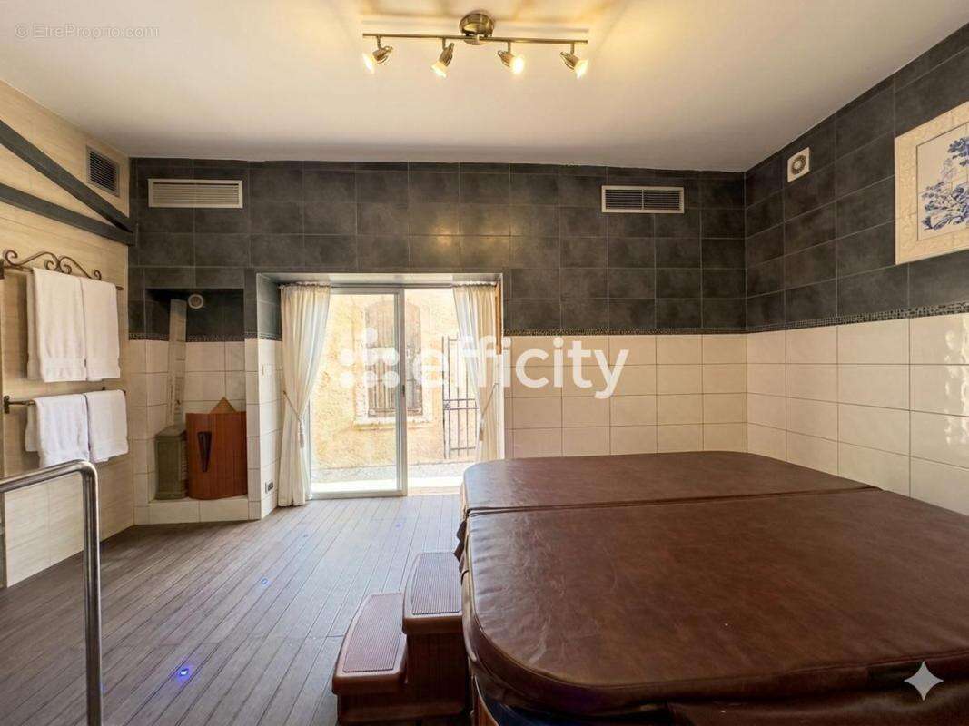 Appartement 260 m² à Berre-L'etang  - photo 5