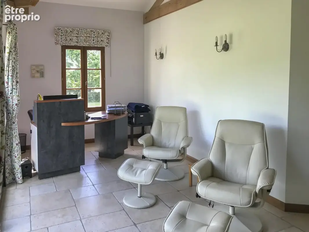 Jolie maison en pierre avec piscine au cœur du village - photo 8