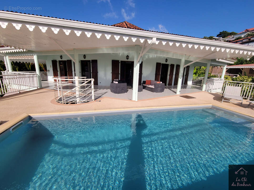 Maison à LES TROIS-ILETS