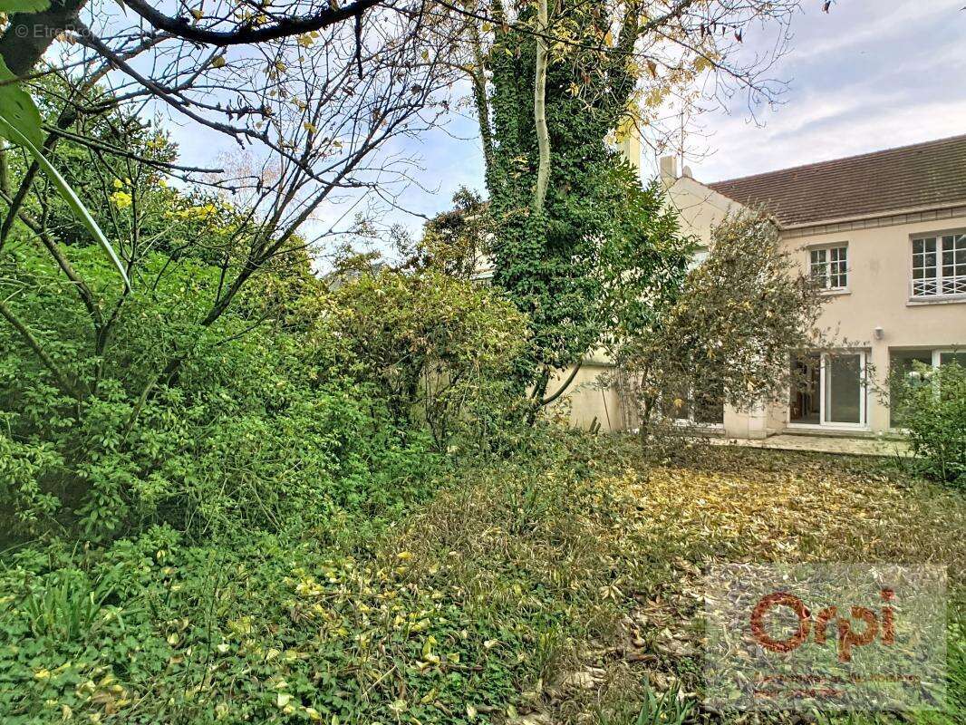 Maison à ISSY-LES-MOULINEAUX