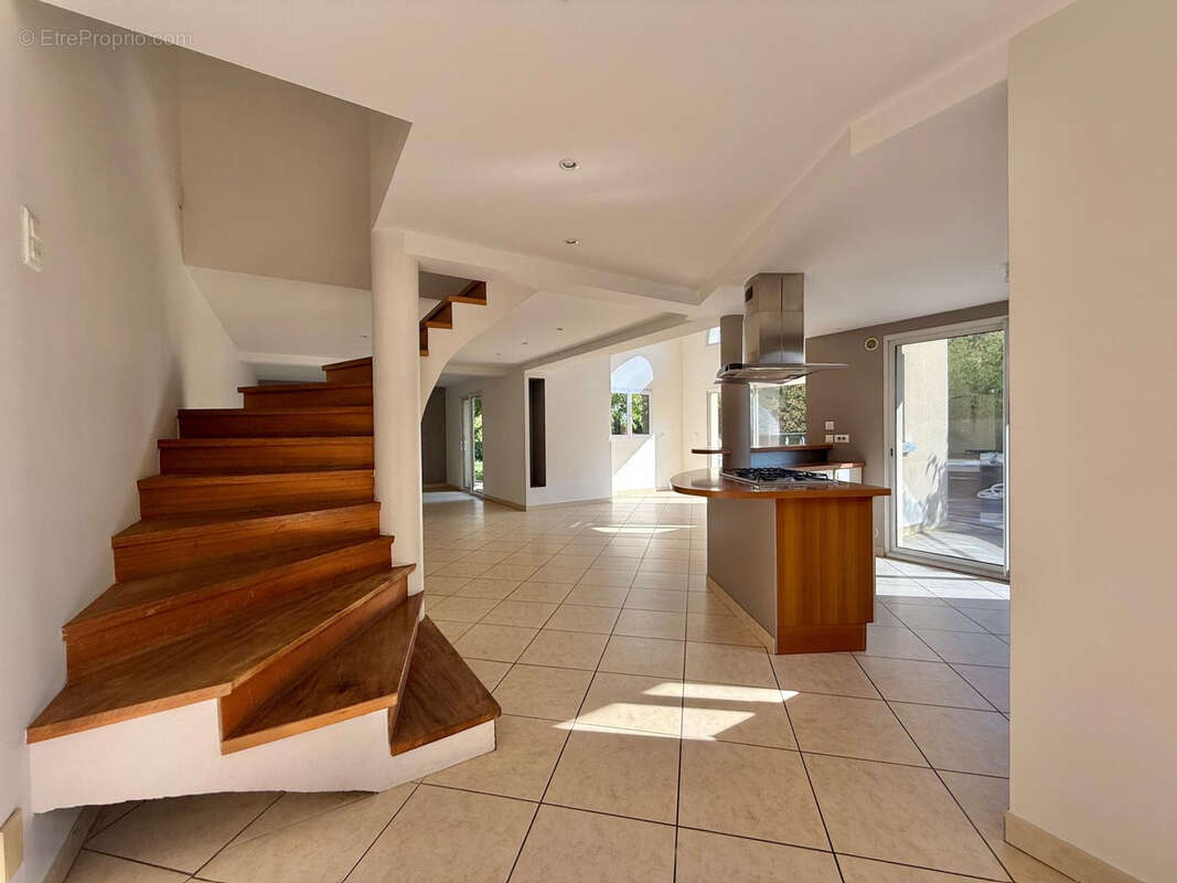 Maison à SAINT-NAZAIRE-LES-EYMES