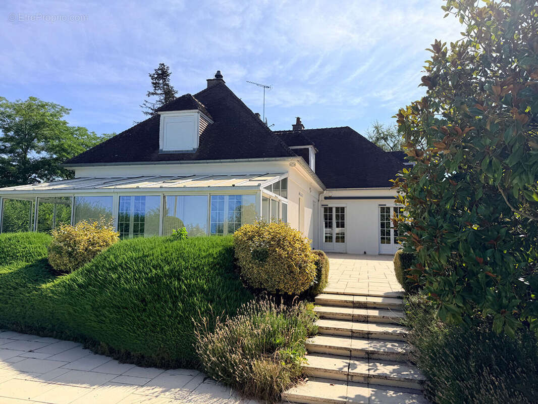Grande maison à Varennes Vauzelles de 332 m2 hab avec train de 1756 m² et piscine - photo 4