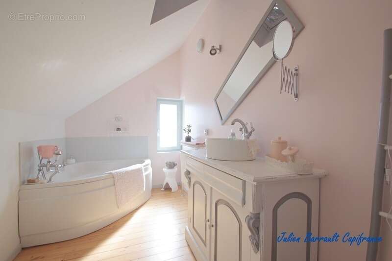 Maison familiale de 148m² avec 5 chambres entièrement rénovée en 2021 sur un terrain clos de 438m² - photo 13