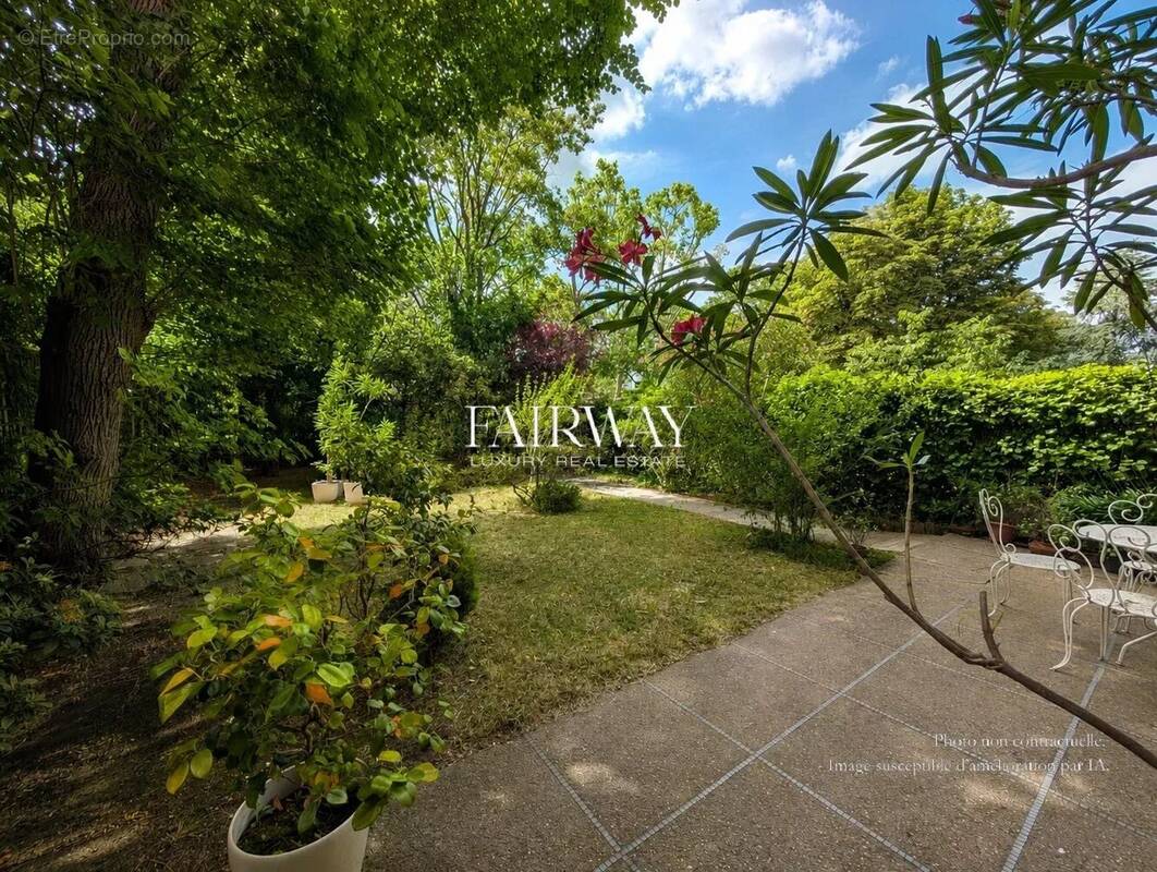 Appartement à NEUILLY-SUR-SEINE