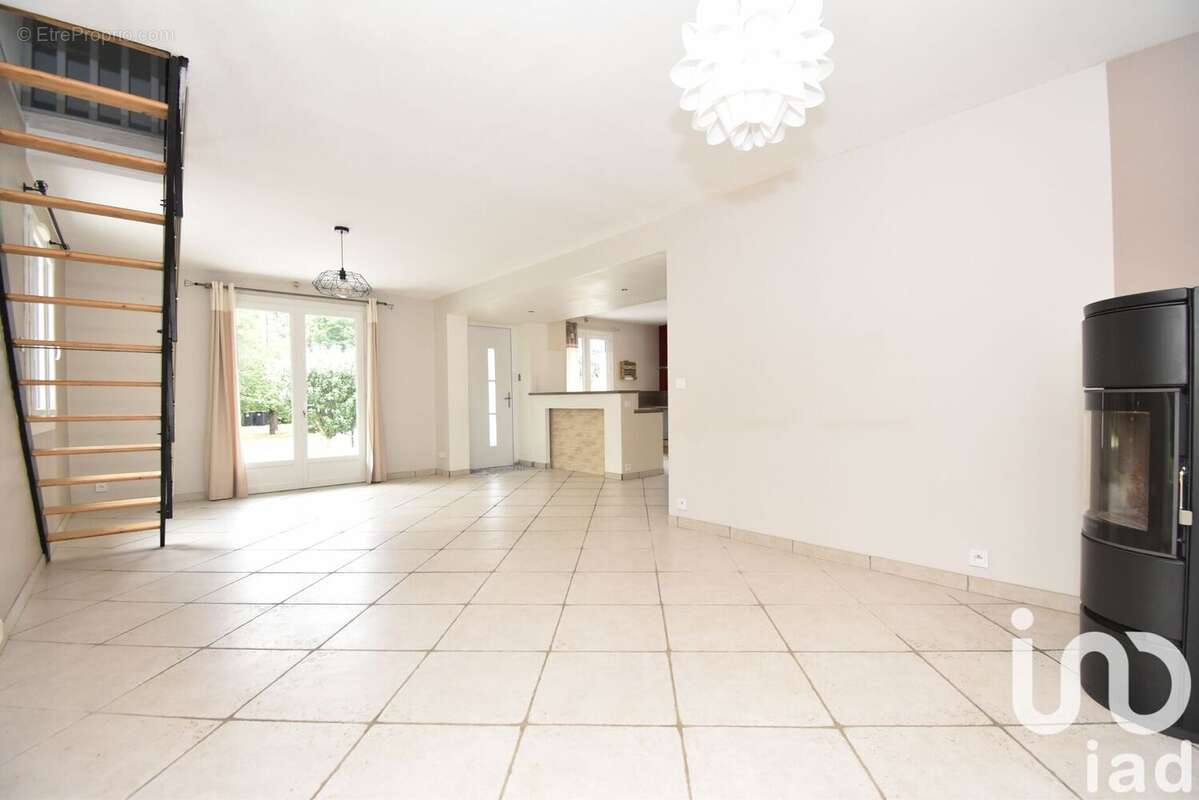 Photo 2 - Maison à PINS-JUSTARET