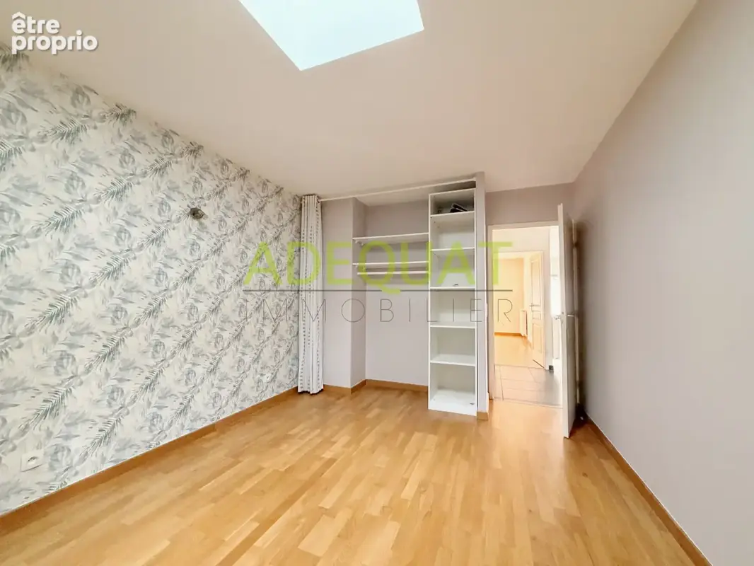 BOURGOIN JALLIEU 'CENTRE VILLE', Appartement T3 + terrasse + cave + 2 parkings… - photo 9