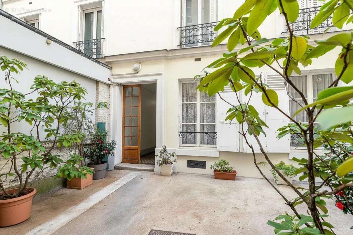 Appartement à PARIS-14E