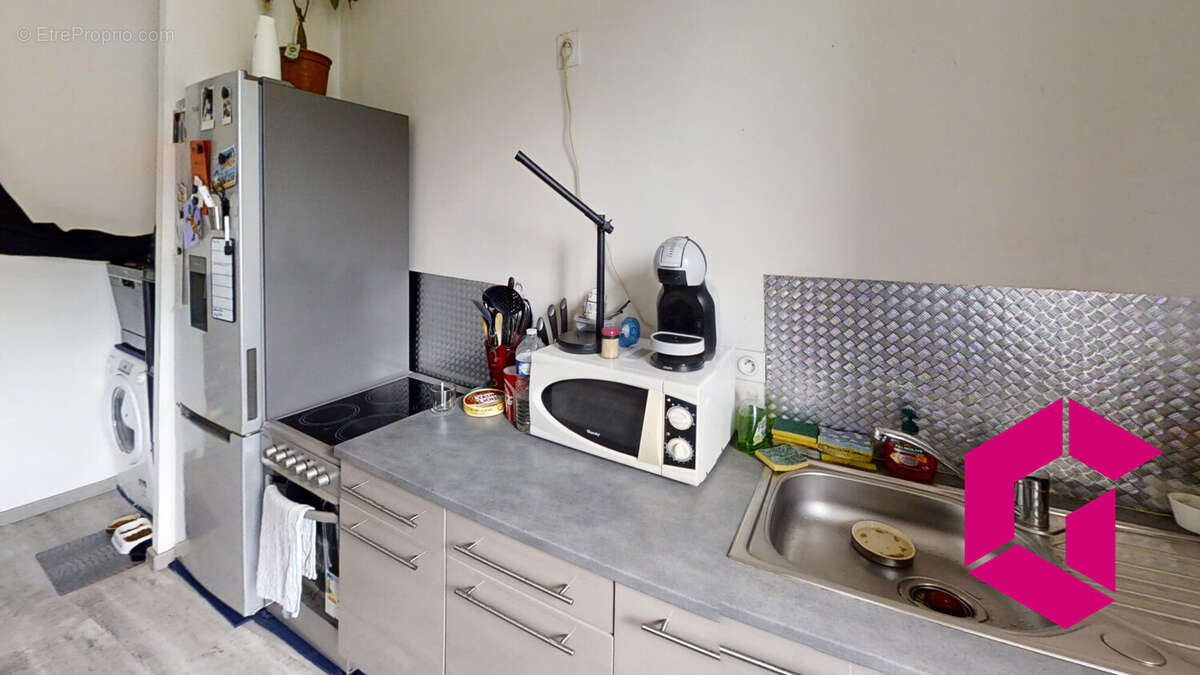 V - Appartement à DUNIERES