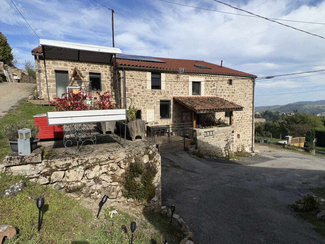 Maison à SAINT-JULIEN-MOLIN-MOLETTE