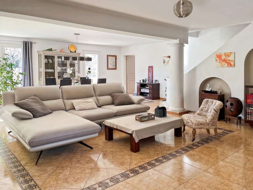 Maison à ROQUEFORT-LES-PINS