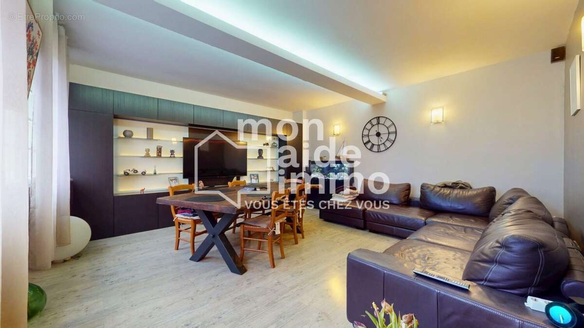 Maison à SAINT-MAGNE-DE-CASTILLON