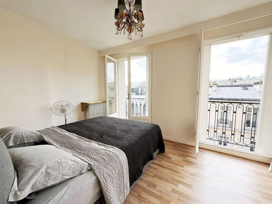 Appartement à PARIS-8E