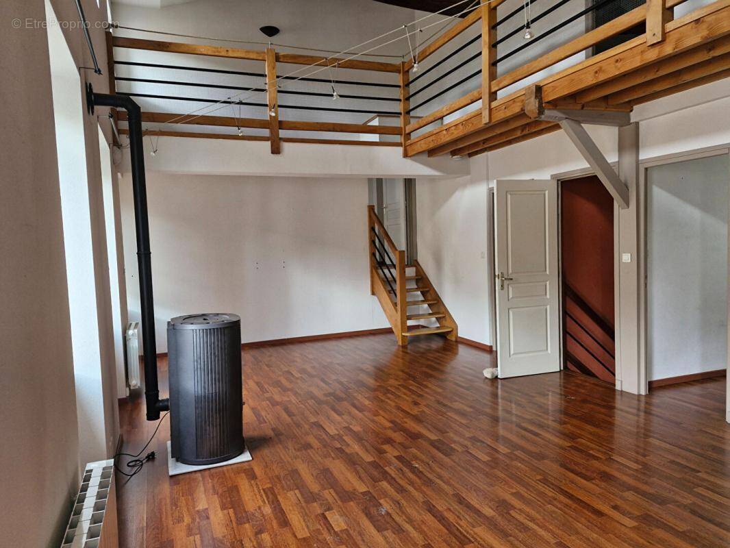 Appartement à SAINT-JUST-EN-CHEVALET