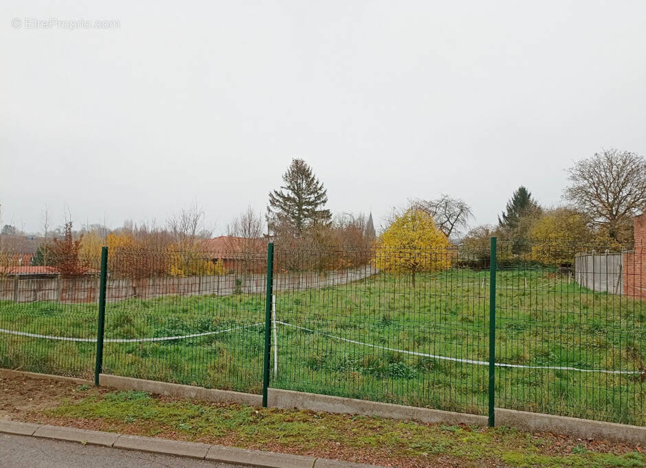Terrain à SAINT-QUENTIN