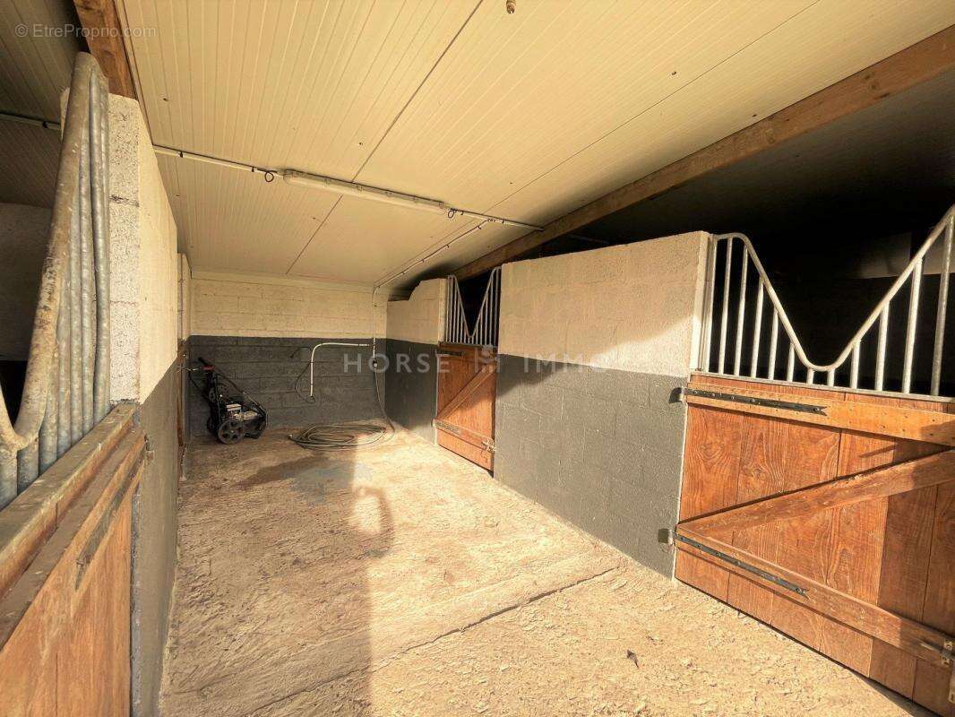 Maison à LA CHAPELLE-SAINT-LAUD