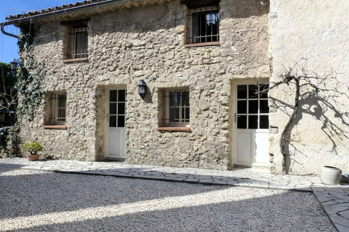 Maison à LA ROQUEBRUSSANNE