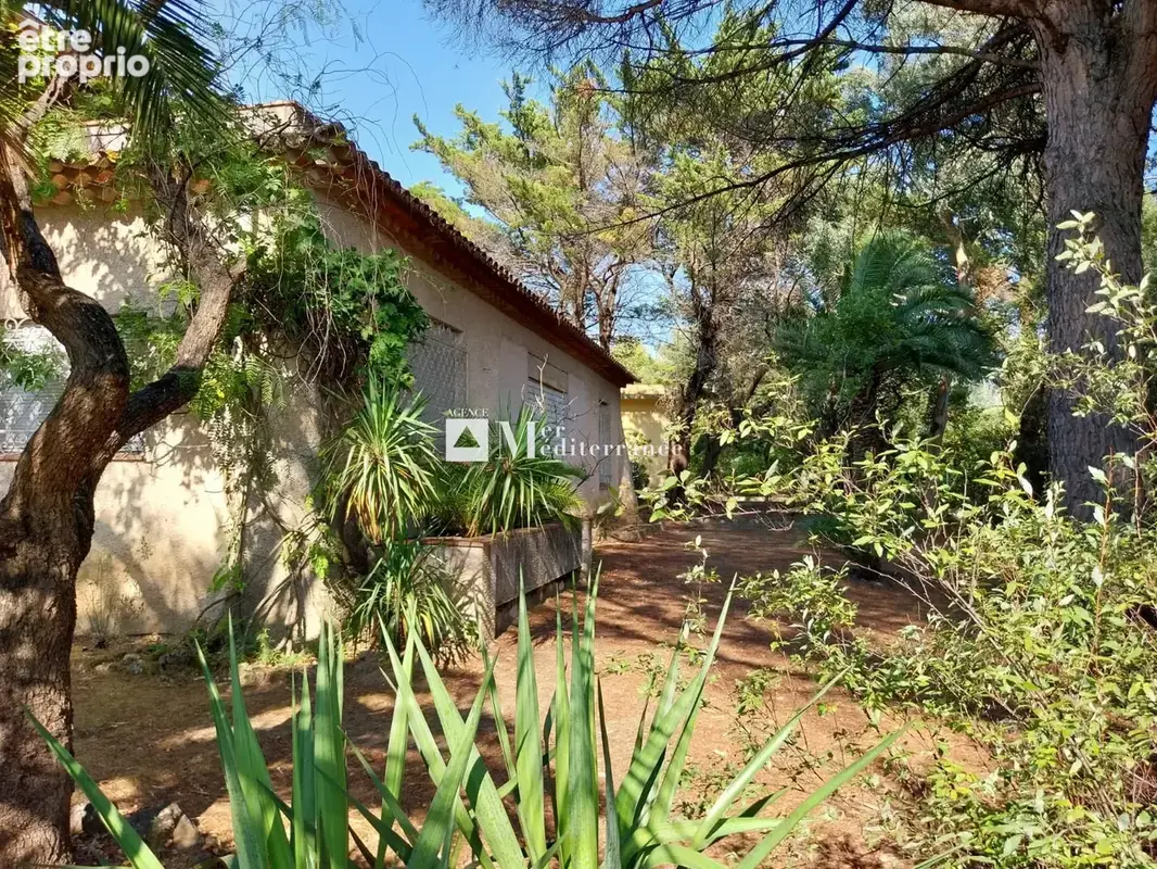 Proposé uniquement par notre agence - à vendre : maison à renover située à seulement 100 m de la plage. (83310 - photo 4