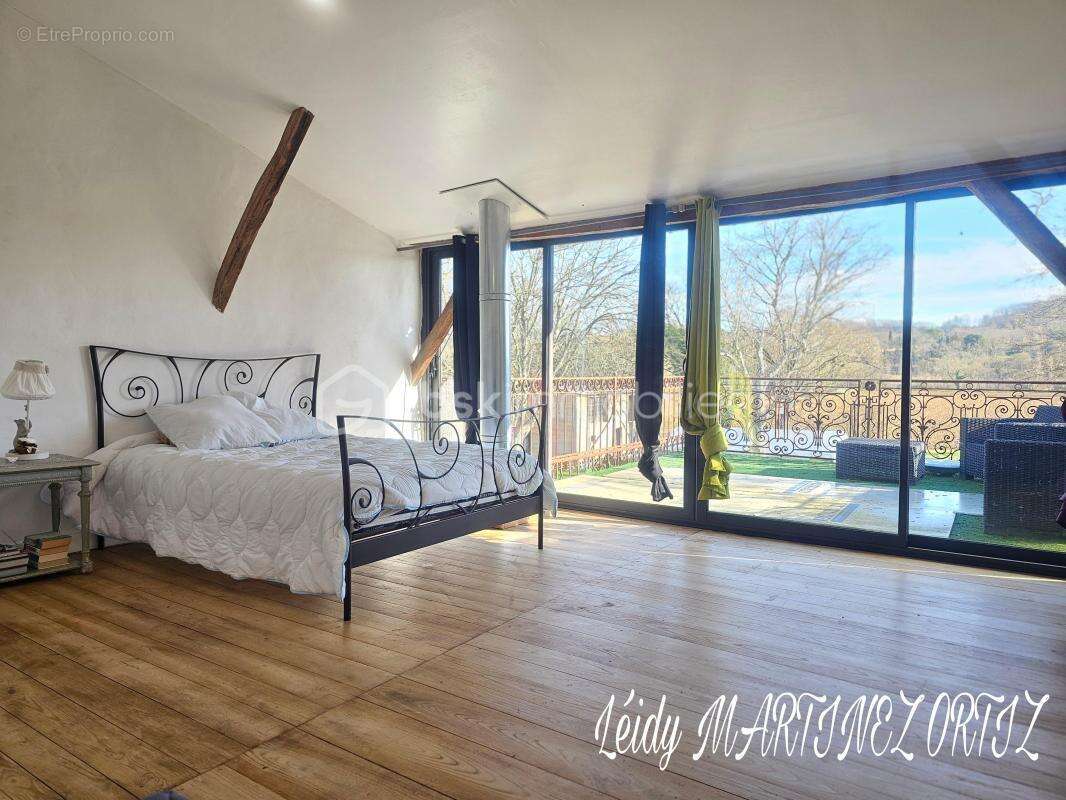 Maison à VIC-FEZENSAC