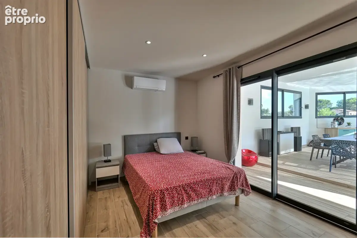 Maison contemporaine de plain-pied avec piscine et vue dégagée sur 3000m2 de parcelle - photo 11