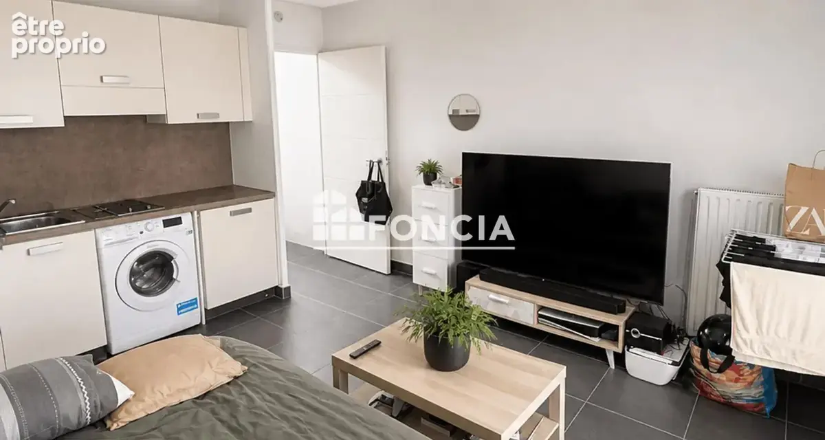 Nice – Rue Smolett – Studio avec balcon en étage élevé - photo 2