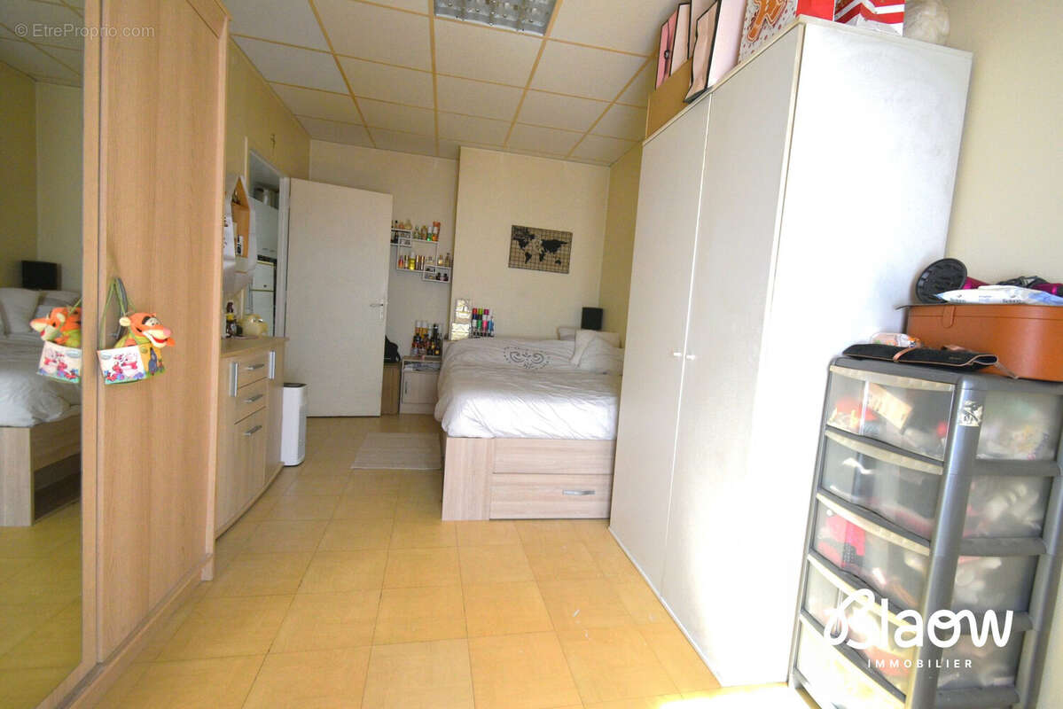 chambre - Commerce à MEYZIEU