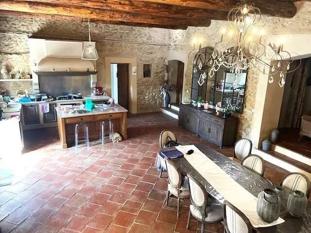 Maison à VERNEGUES