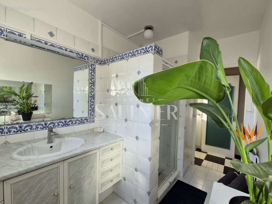 Exclusivité - Maison familiale de 126m2 avec dépendances proche du centre ville Saint-Georges-sur-Cher. - photo 9