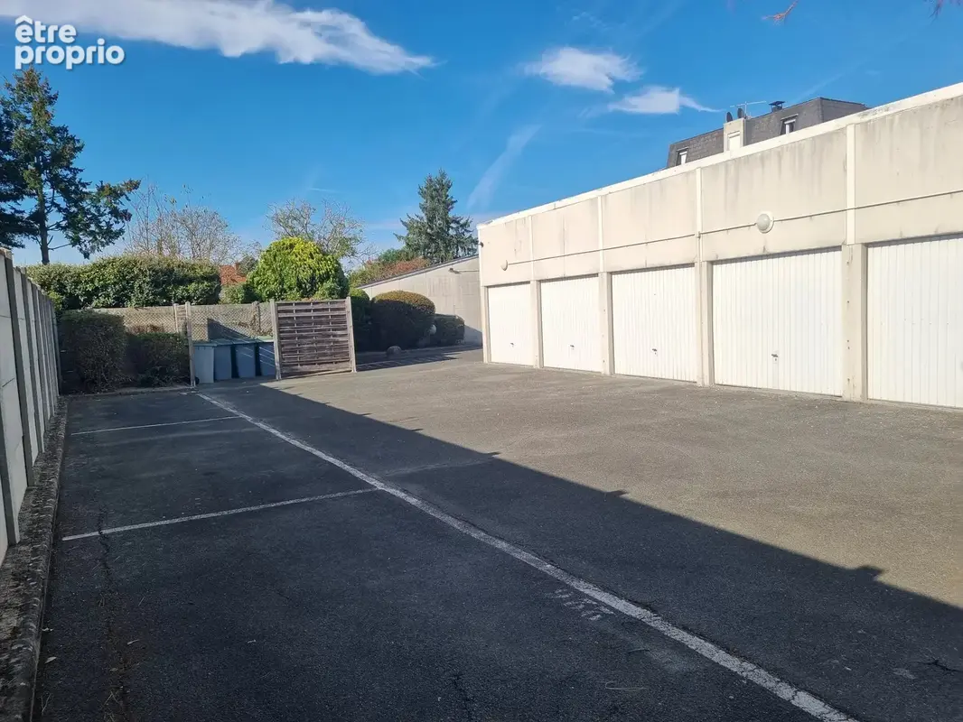 Parking à FLEURY-LES-AUBRAIS
