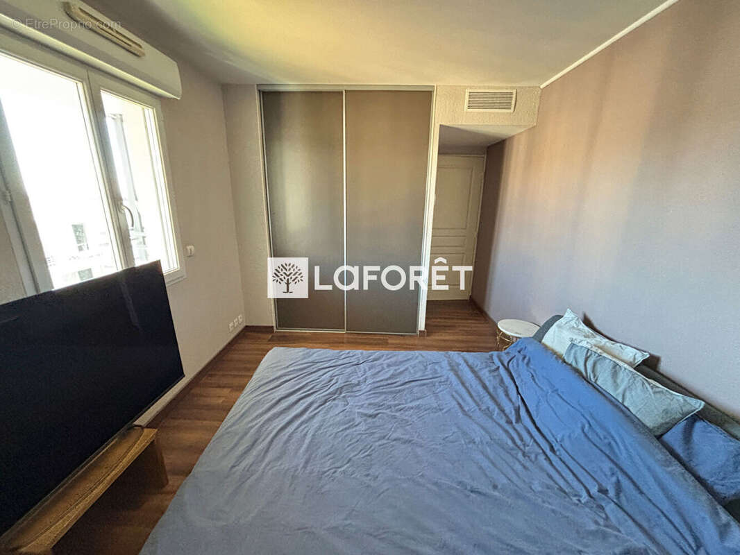 Appartement à SAINT-LAURENT-DU-VAR