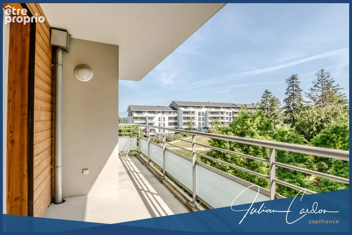 Appartement à ETREMBIERES