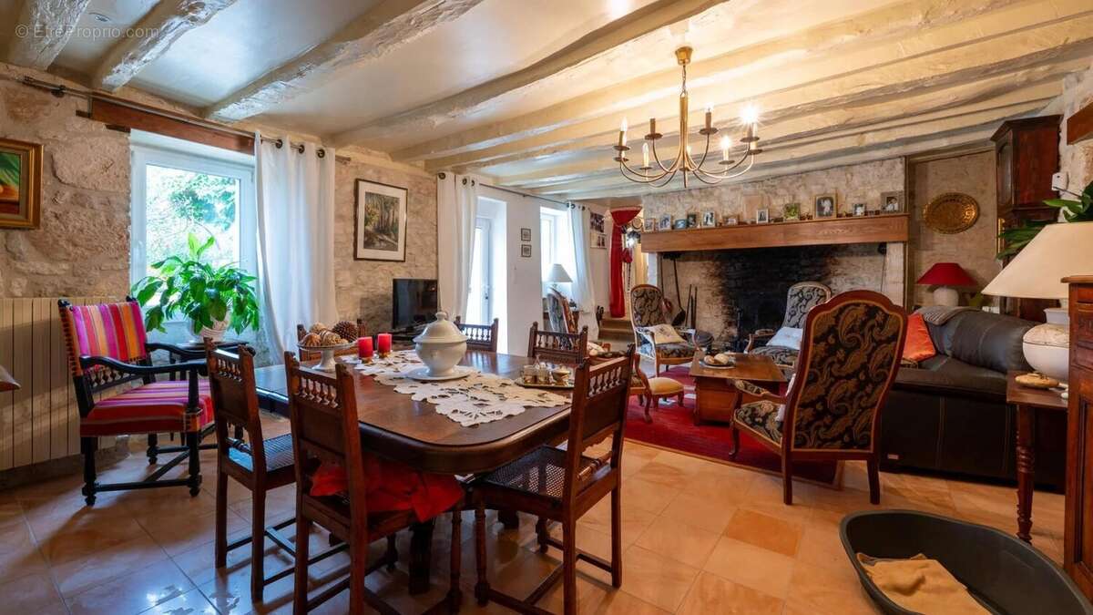 Secteur CARLUX, sur les hauteurs, Longère composée d'une maison, - photo 5