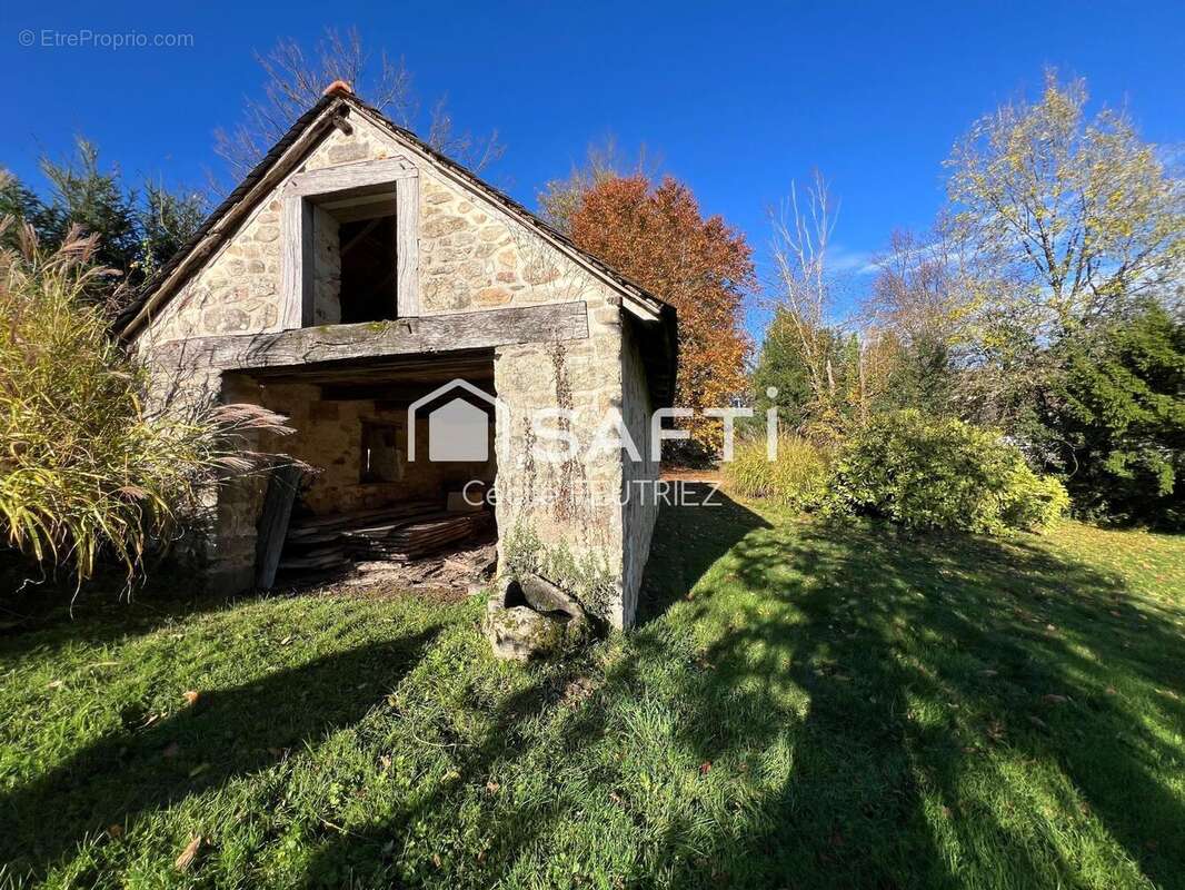 Maison 270 m² à Favars  - photo 7
