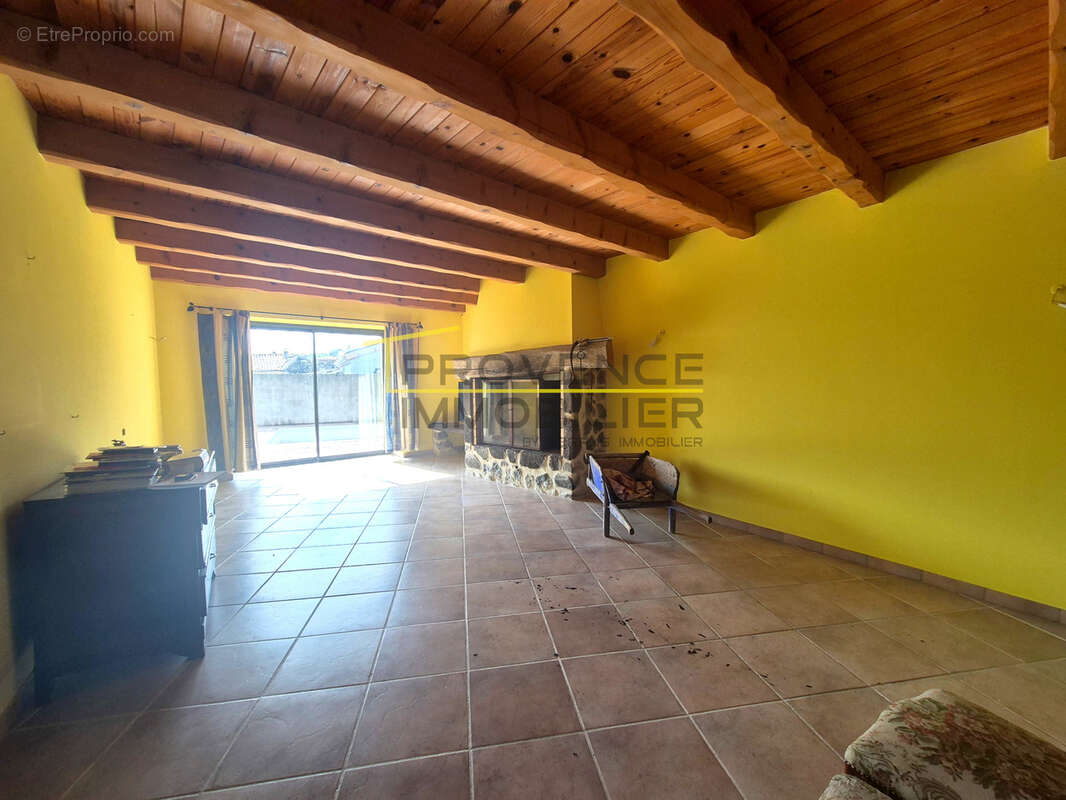 Maison à ALBA-LA-ROMAINE