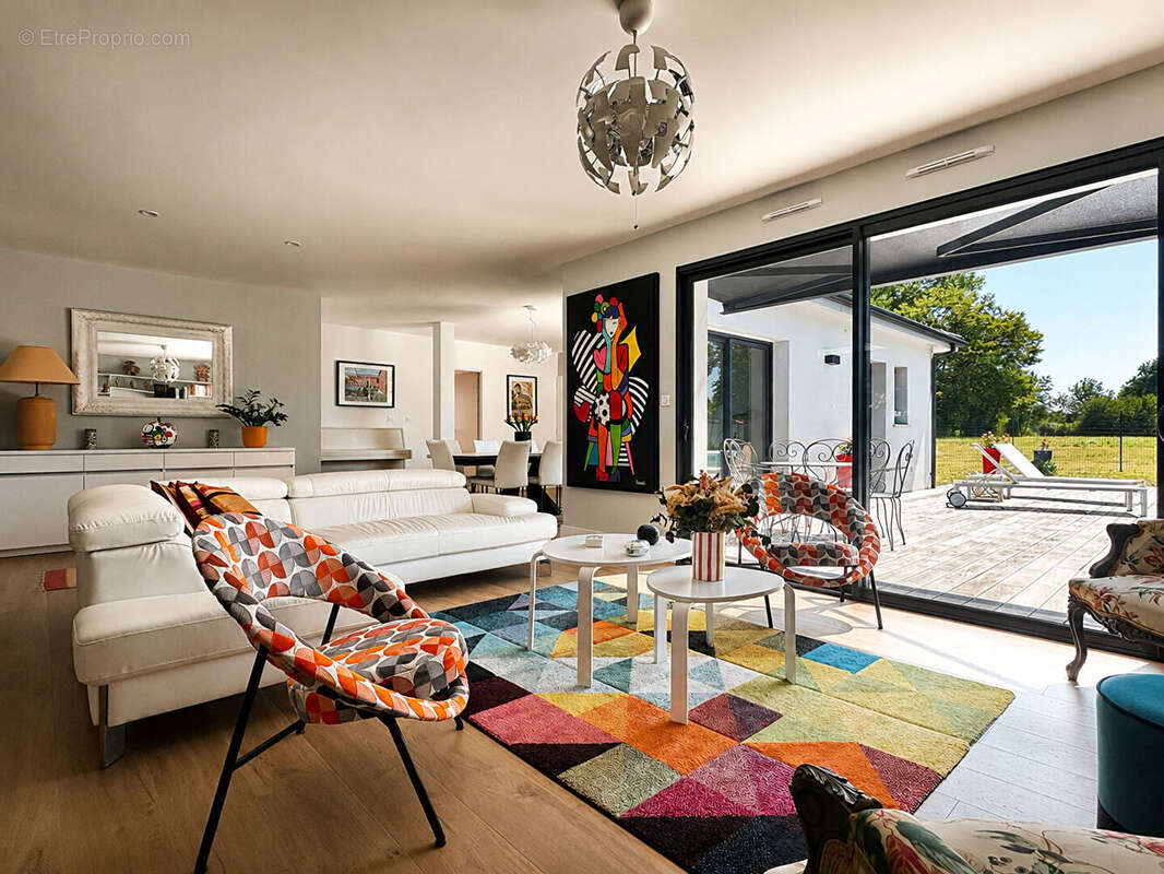 Maison 7 pièces 151m² avec piscine à Saint-Loubès - photo 3
