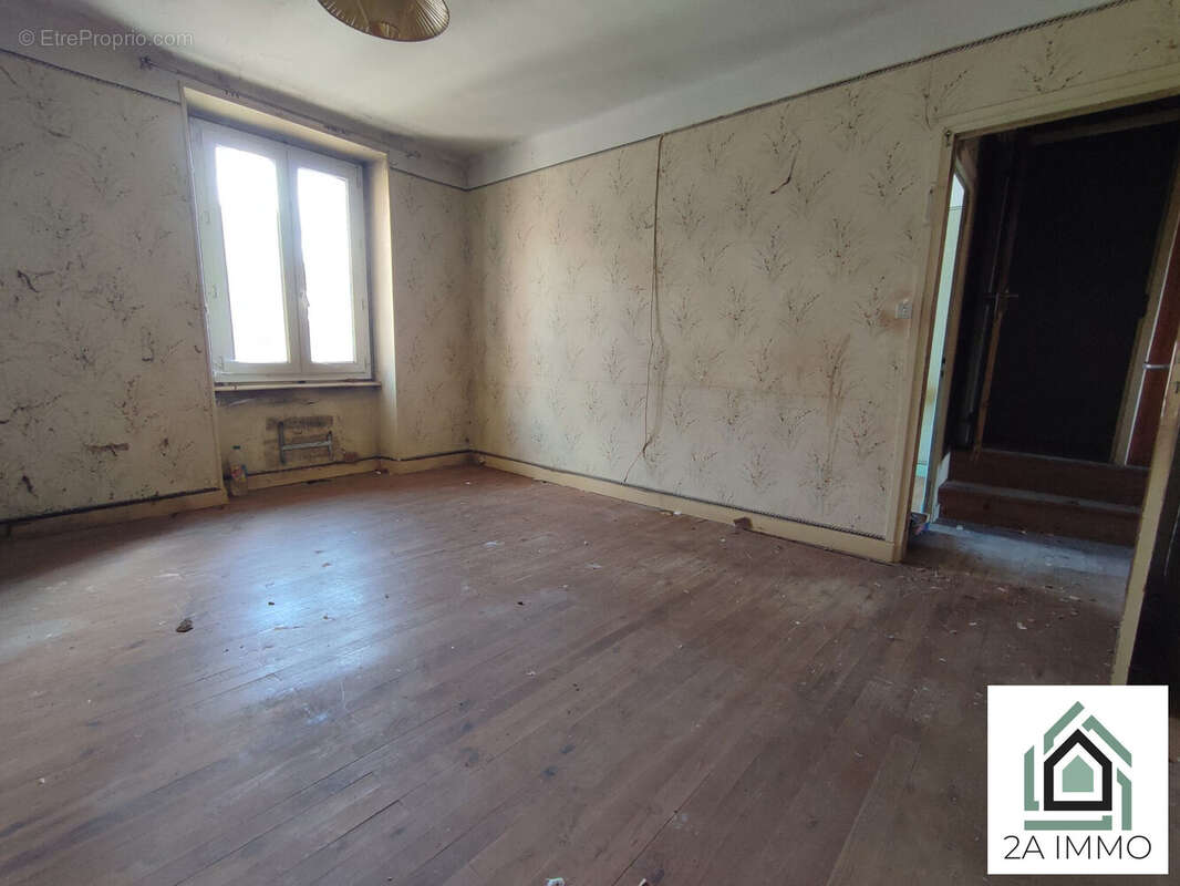 Maison à CHAPDES-BEAUFORT