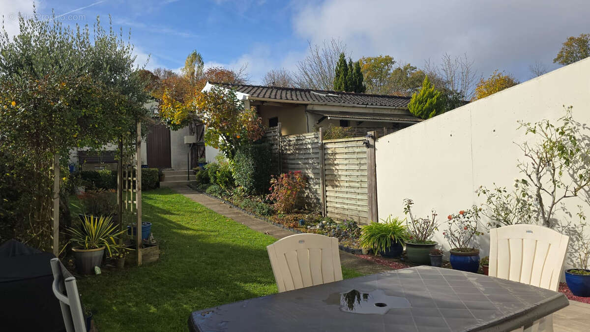 Maison à LIMOURS