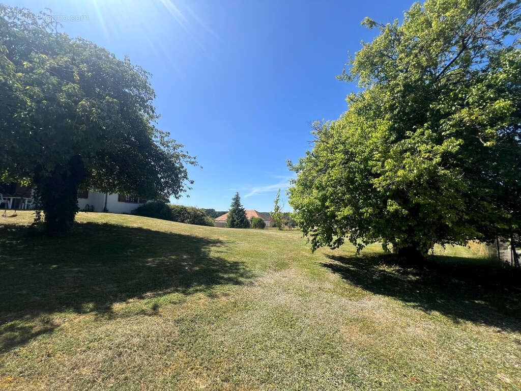 Maison à PONT-SUR-YONNE