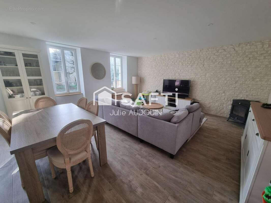 Maison 141 m² à Aumagne  - photo 3