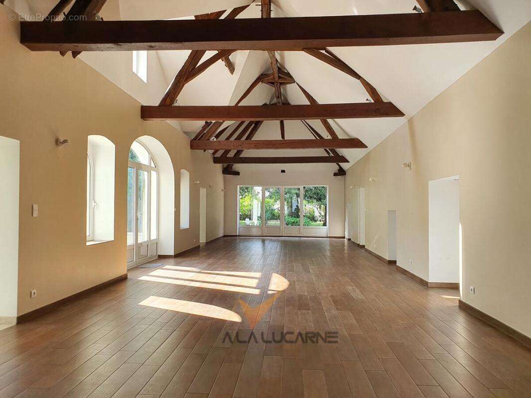 Maison 256 m² à Joue-Les-Tours  - photo 6