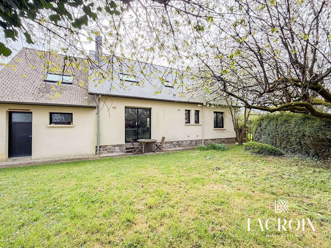 Maison à LA CHAPELLE-DES-FOUGERETZ