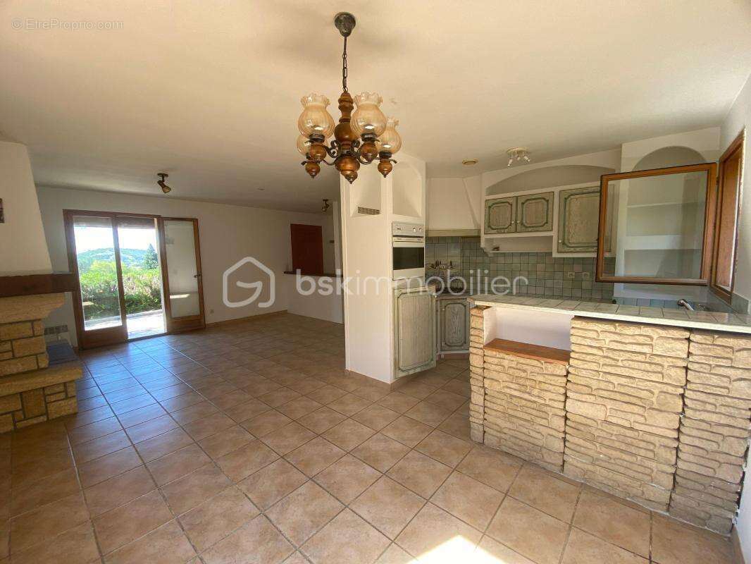 Jolie maison provençale de plain-pied lumineuse avec cheminée - 4 chambres avec garage aménagé et terrain en restanque clôturé d - photo 10