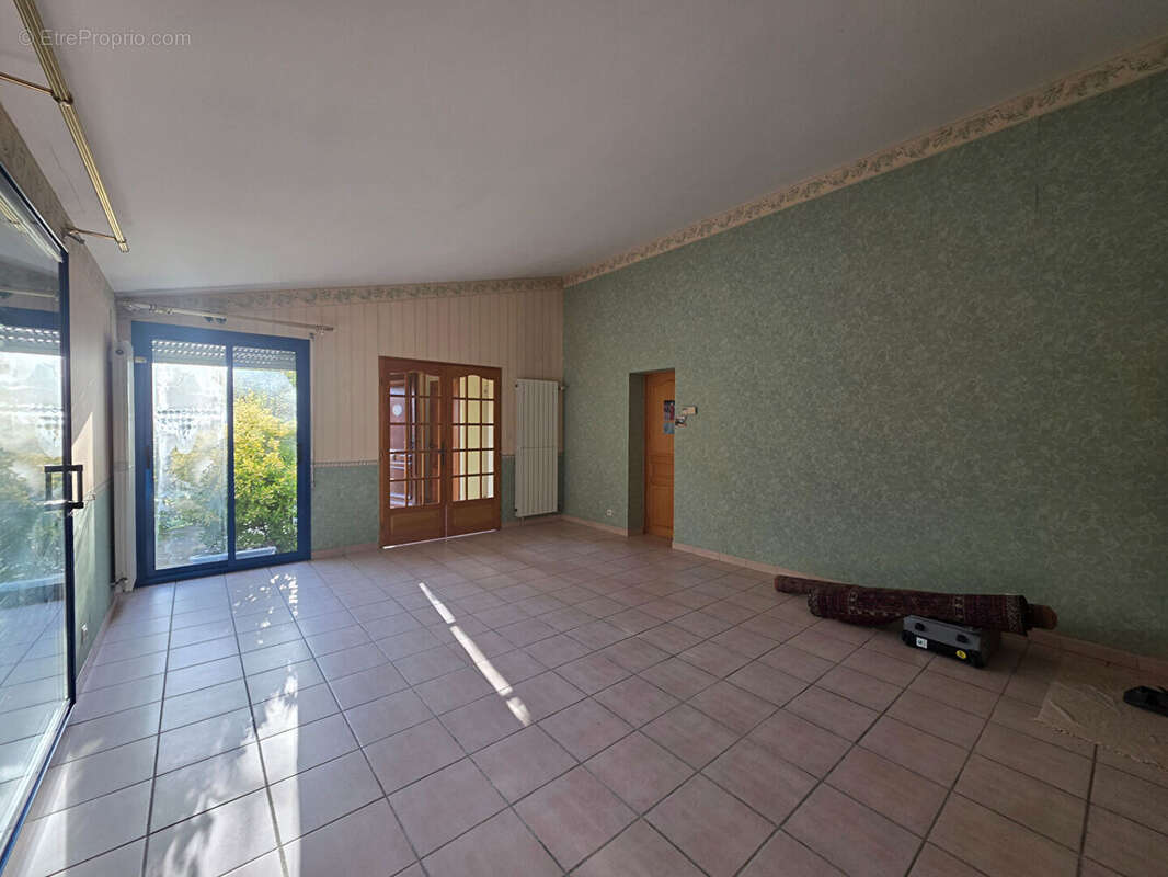 Maison à SAINT-LAURENT-DE-LA-PREE