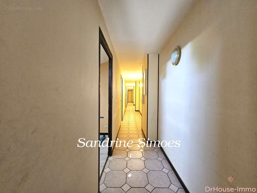 Commerce à MONTMORILLON