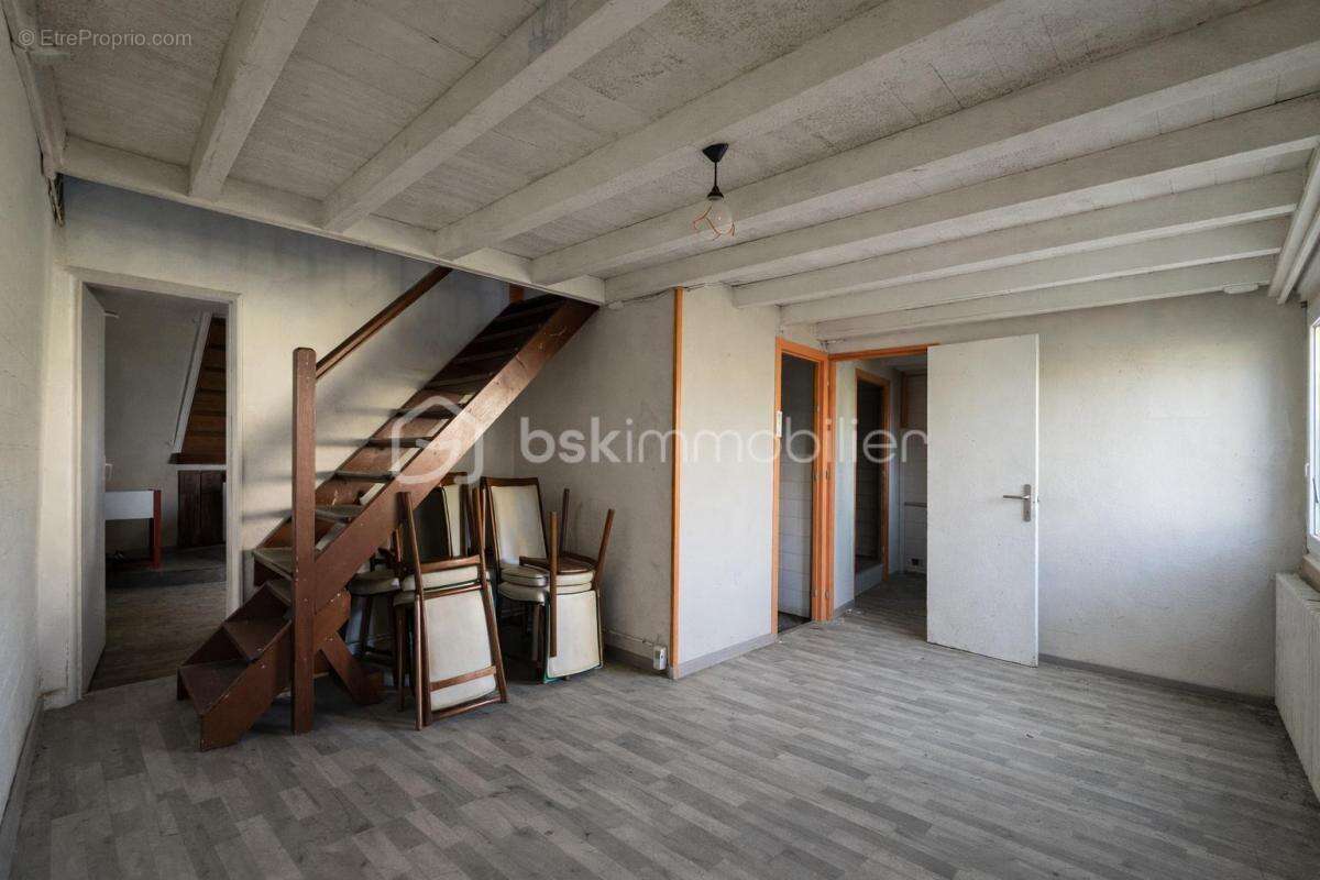 Maison à fort potentiel – 180 m² habitables + combles aménageables – Terrain de 2 420 m² - photo 12