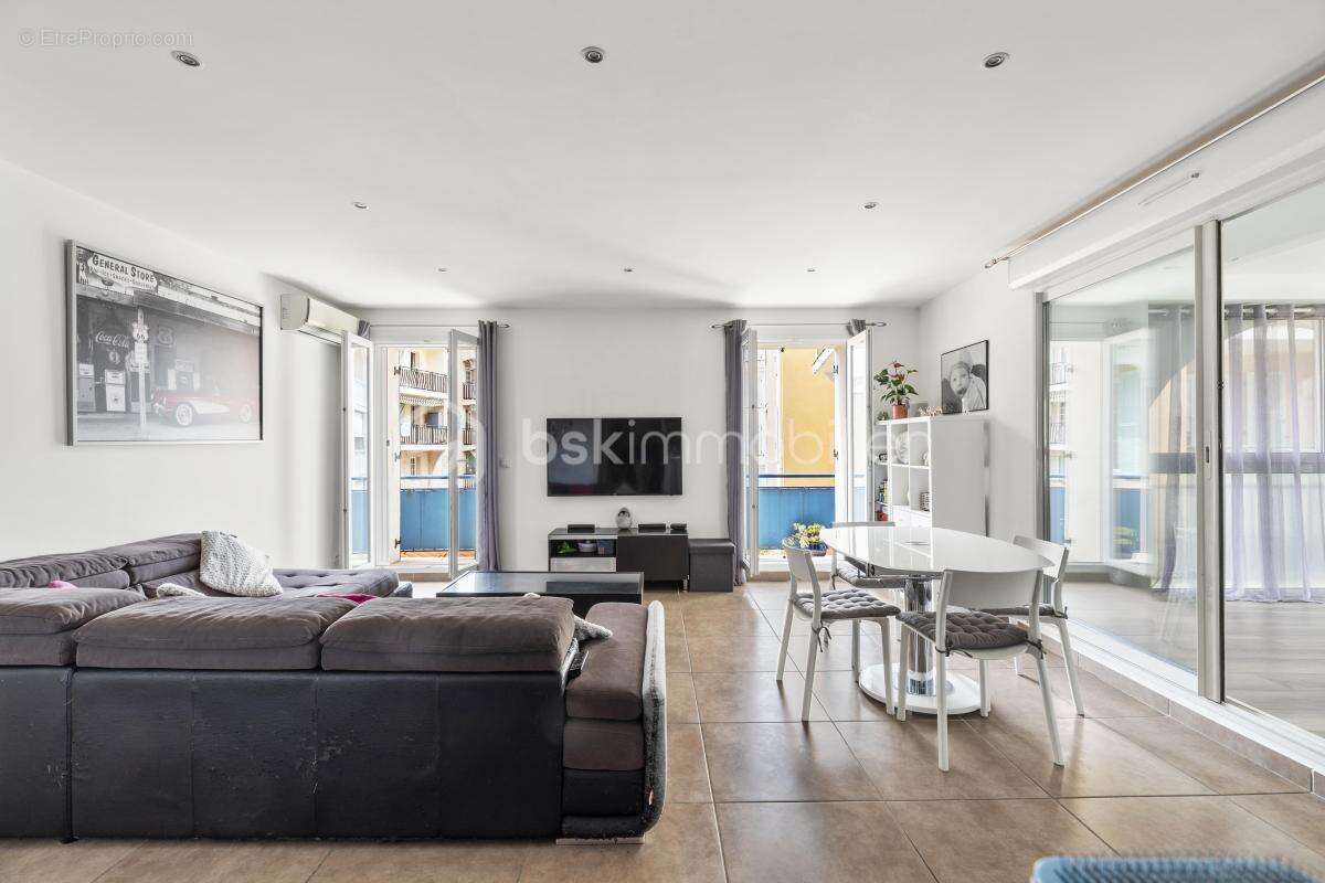 Appartement à VALLAURIS
