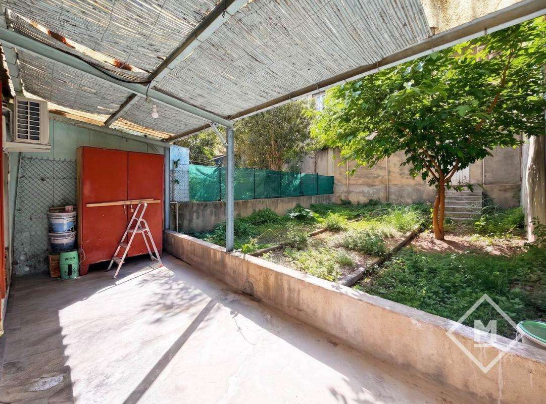 Appartement à MARSEILLE-4E