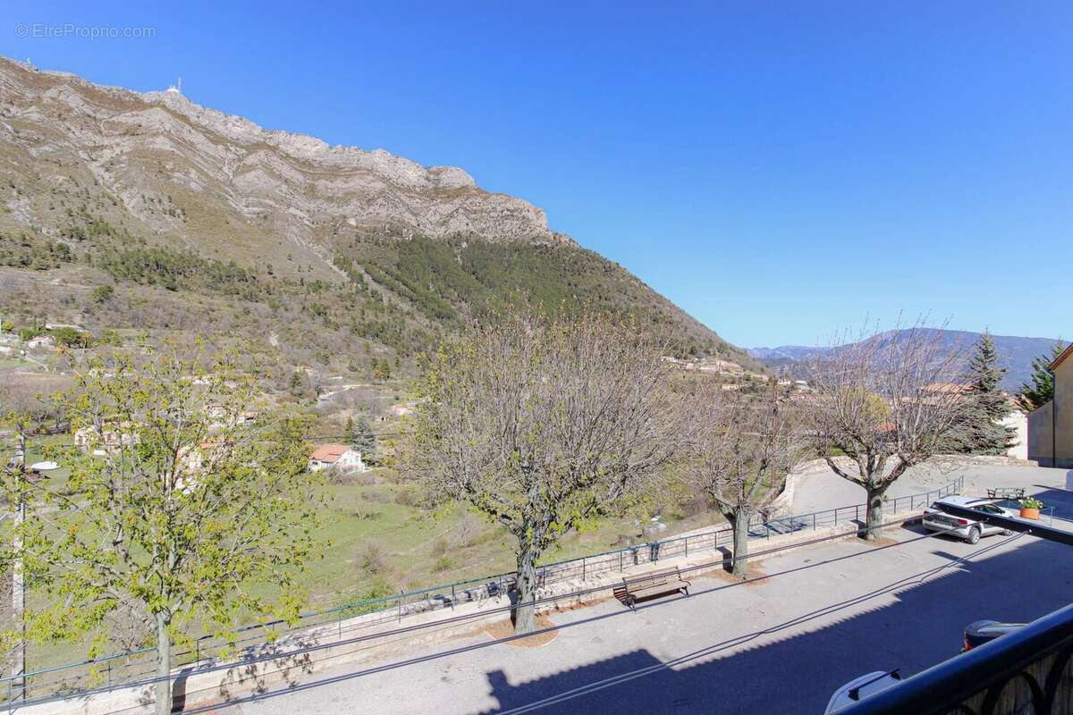 Maison à TOURETTE-DU-CHATEAU