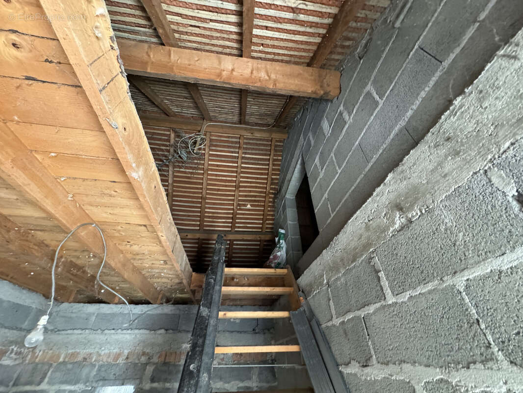 Maison à SAINT-REMY-EN-ROLLAT